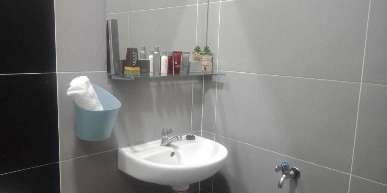 קואלה טרנגאנו Zr D'Jembal Homestay, Gong Badak מראה חיצוני תמונה